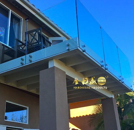 懸掛式陽臺玻璃護欄